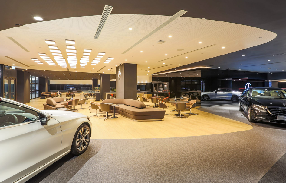 Award-winning Mercedes Benz showroom in Tokyo equipped with advanced digital marketing techniques.